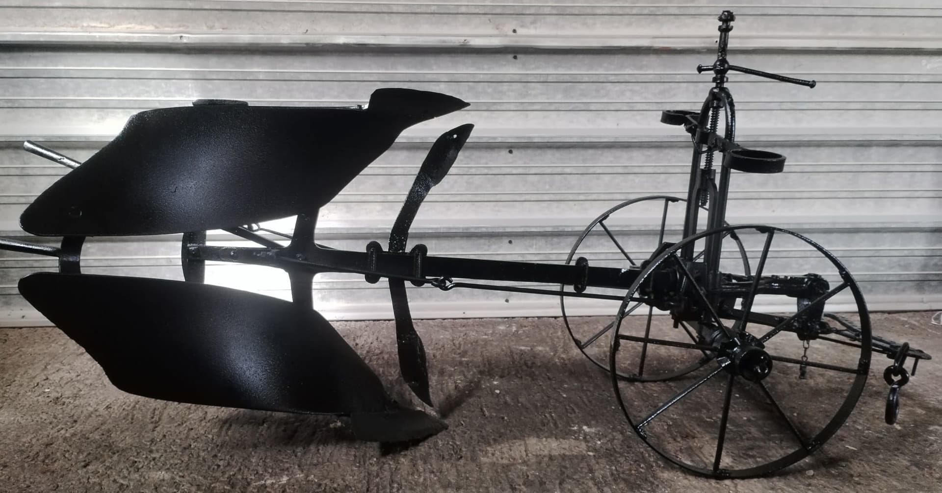 Décapage charrue agricole